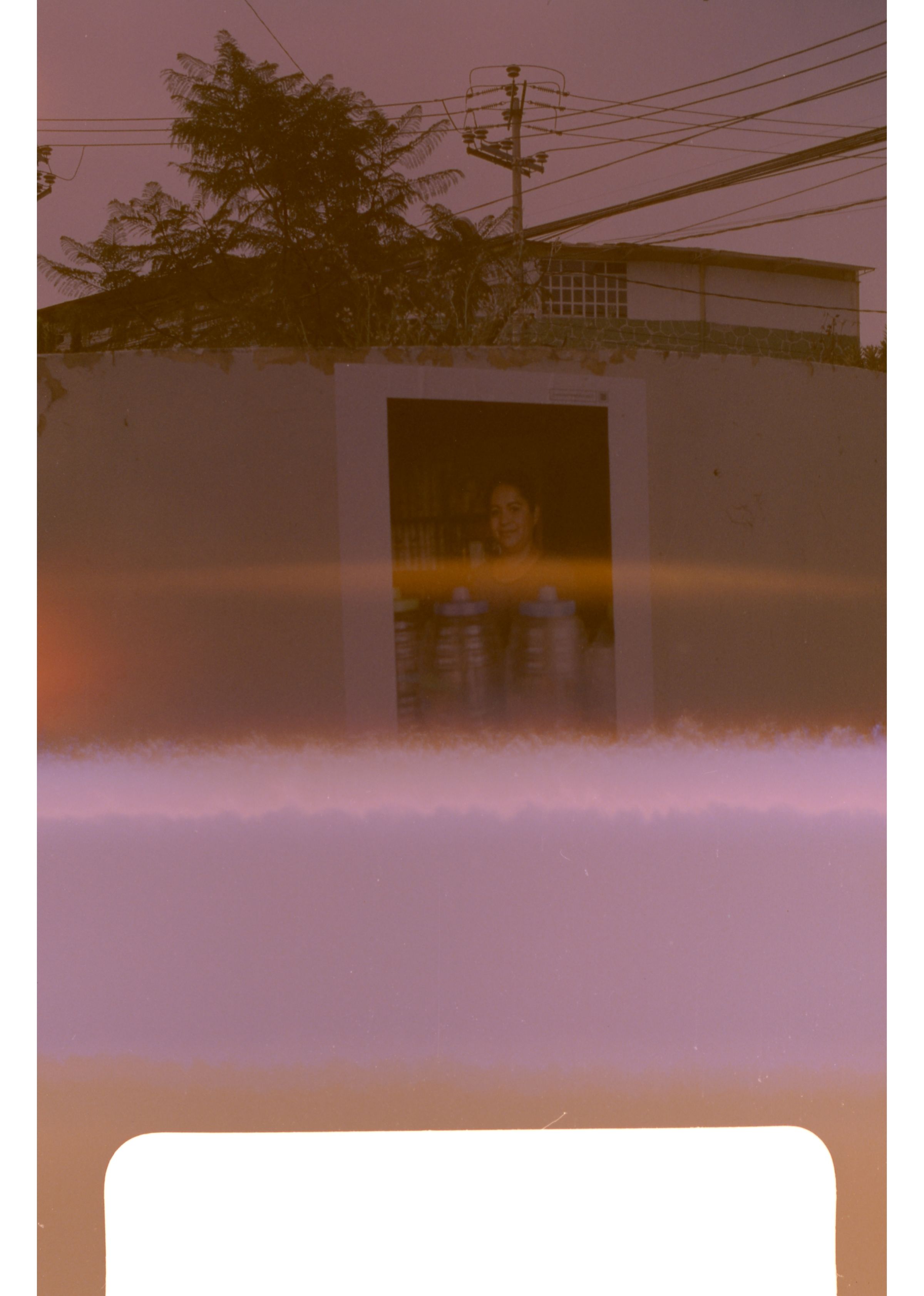 retrato em grande formato colado na rua, Valle de Chalco