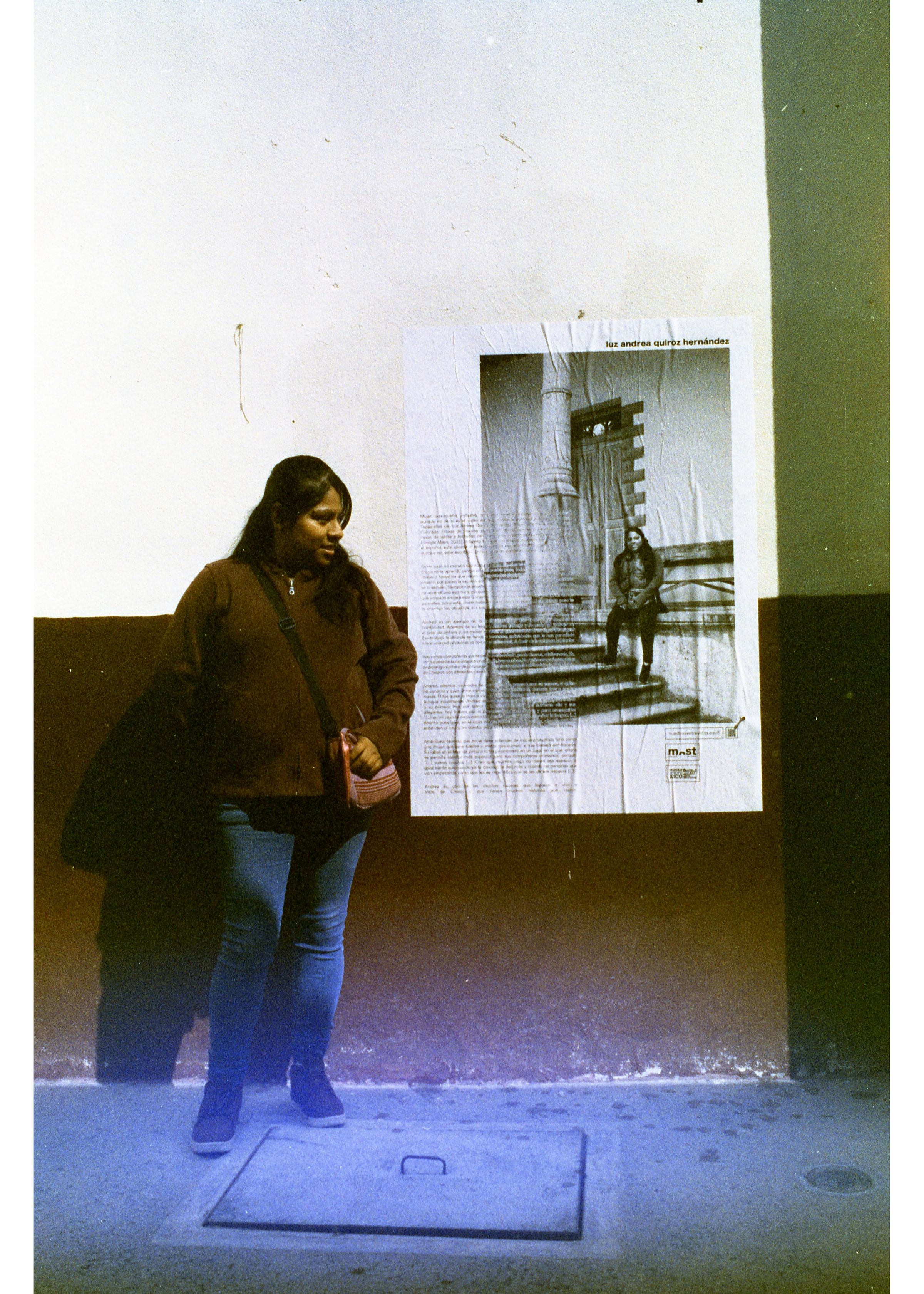 retrato em grande formato colado na rua, Valle de Chalco