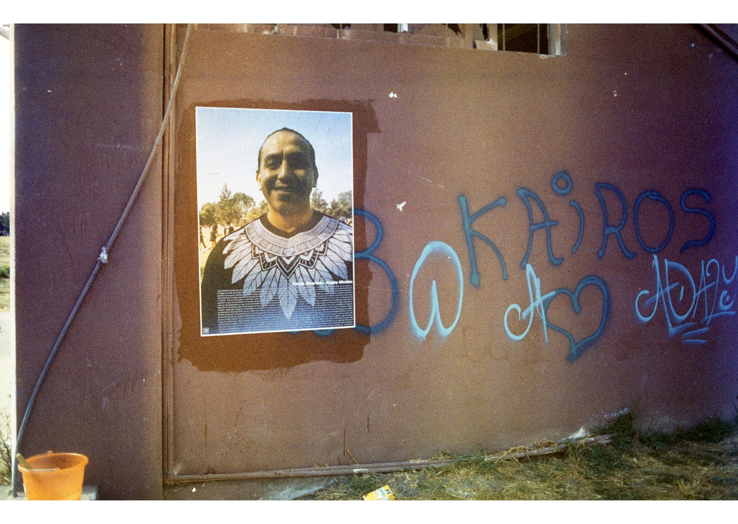 retrato em grande formato colado na rua, Valle de Chalco