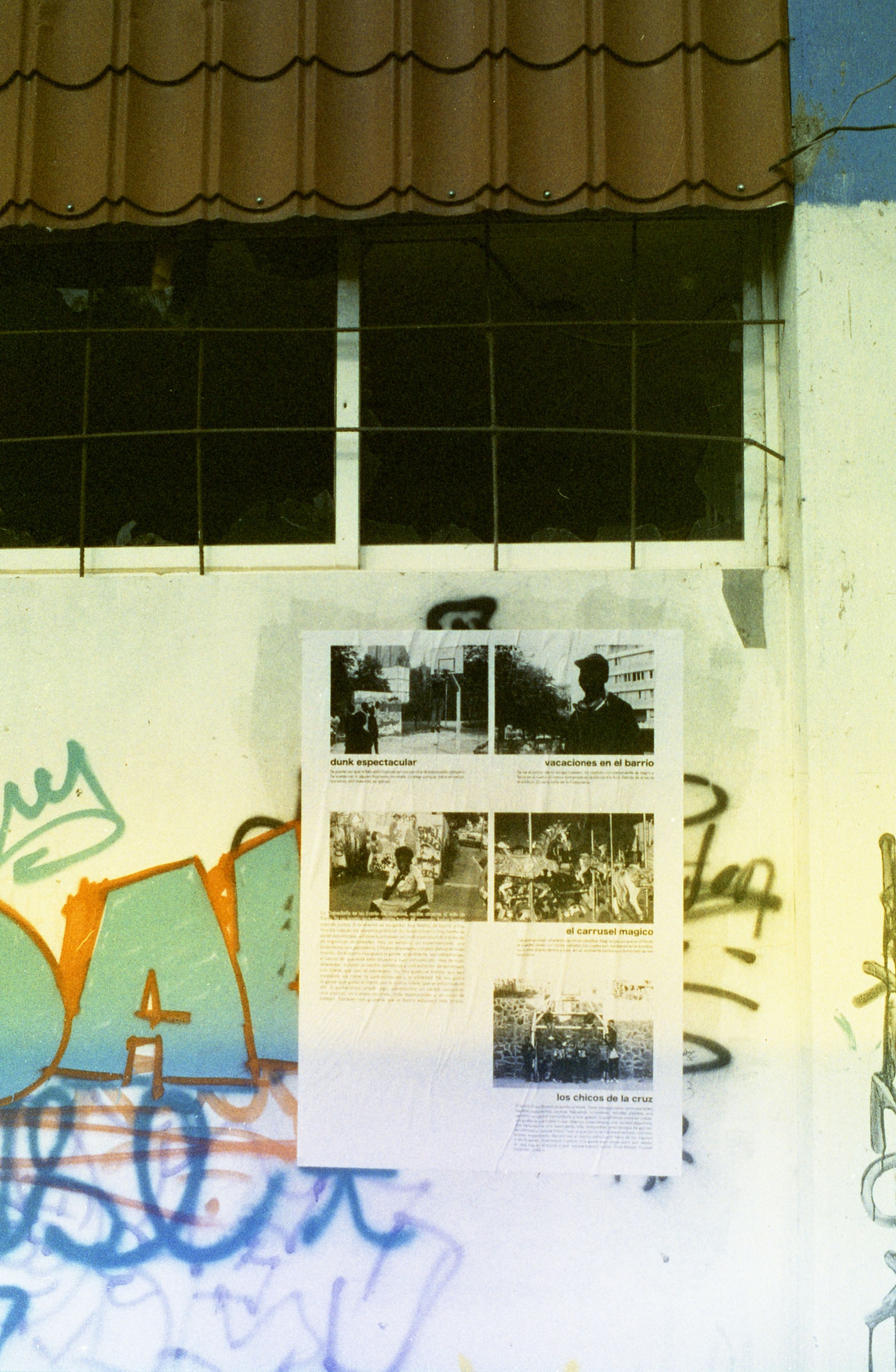 retrato em grande formato colado na rua, Valle de Chalco